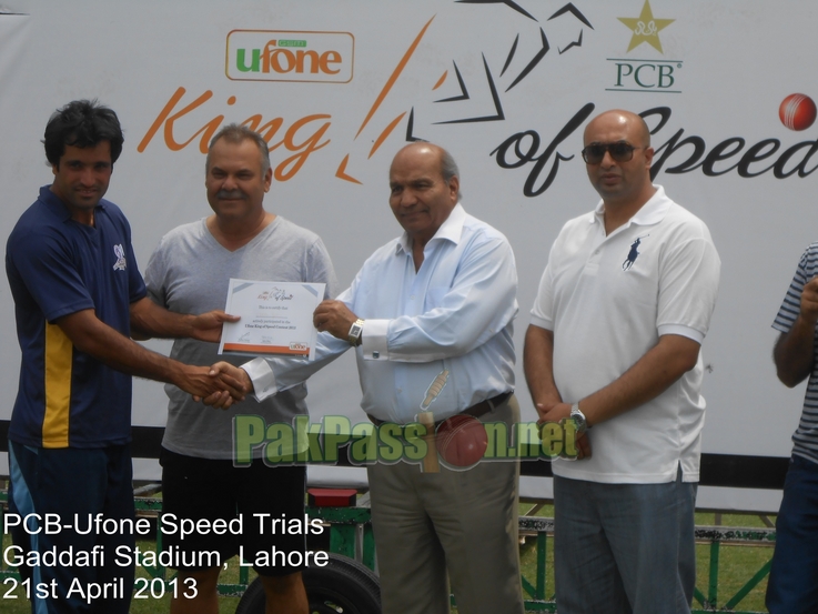 Dav Whatmore and Intikhab Alam present certificate to Akhtar Ayub