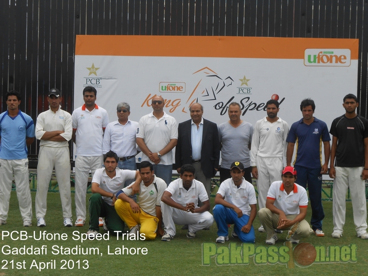 Dav Whatmore and Intikhab Alam with participants