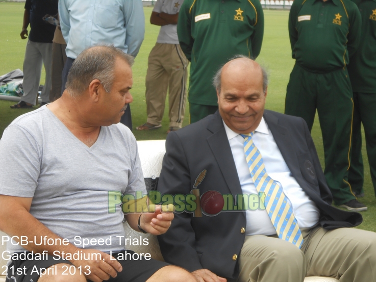 Dav Whatmore and Intikhab Alam with participants