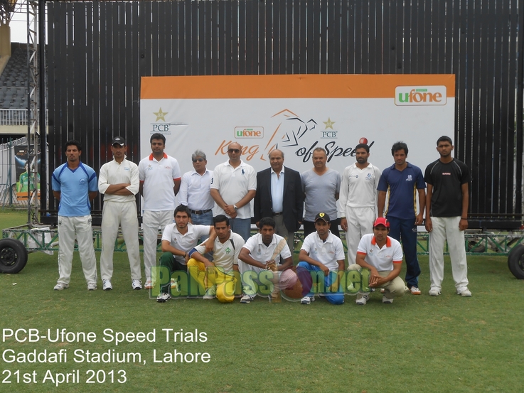 Dav Whatmore and Intikhab Alam with participants