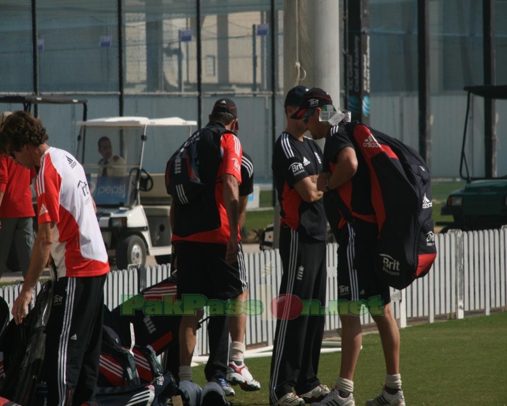 England players taking out their gear