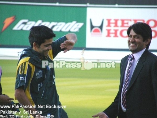 Fawad Alam shares a laugh with a reporter