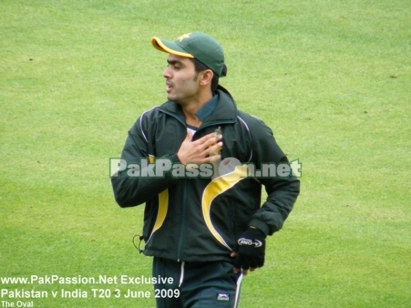 Fawad Alam warming up