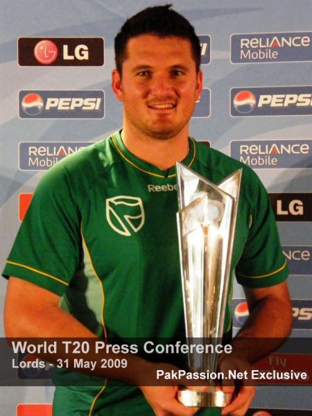 Graeme Smith with the 2009 ICC Twenty20 World Cup Trophy