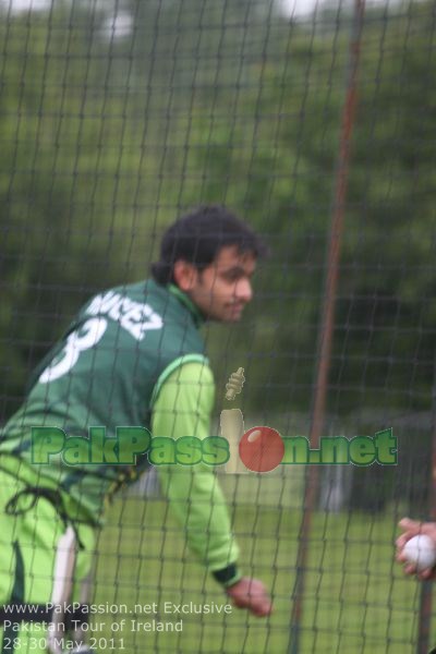 Hafeez giving Younis Khan the death stare