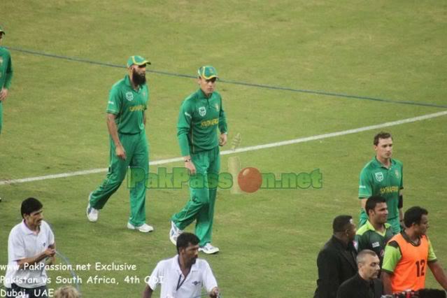 Hashim Amla and Johan Botha with Dale Steyn