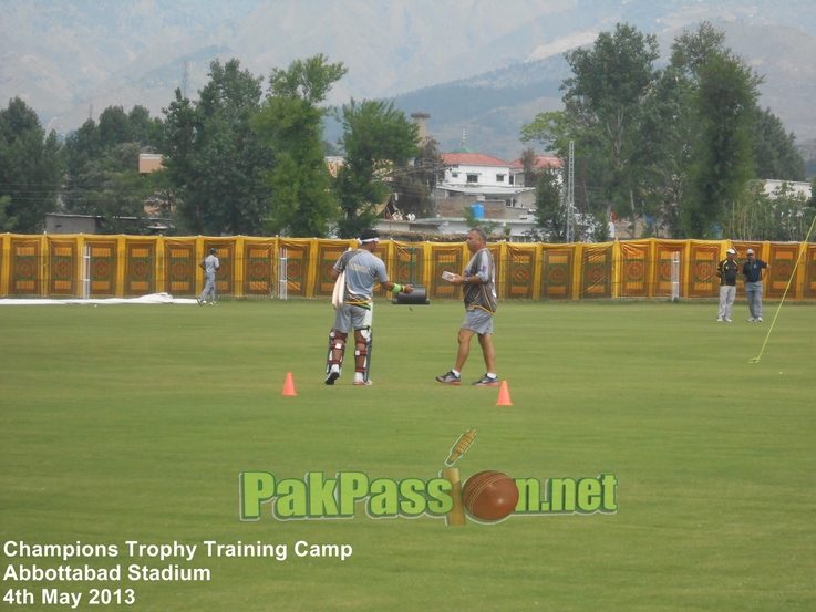 Imran Farhat and Dav Whatmore have a discussion during the training camp