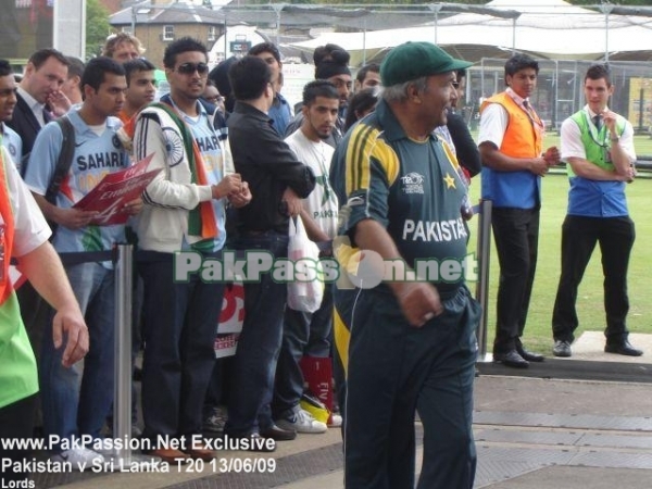 Intikhab Alam makes his way on to the field