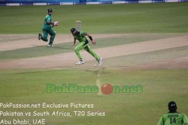 Jean-Paul Duminy and Shahid Afridi with Shoaib Akhtar