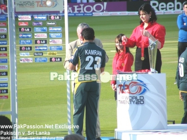 Kamran Akmal receives his medal