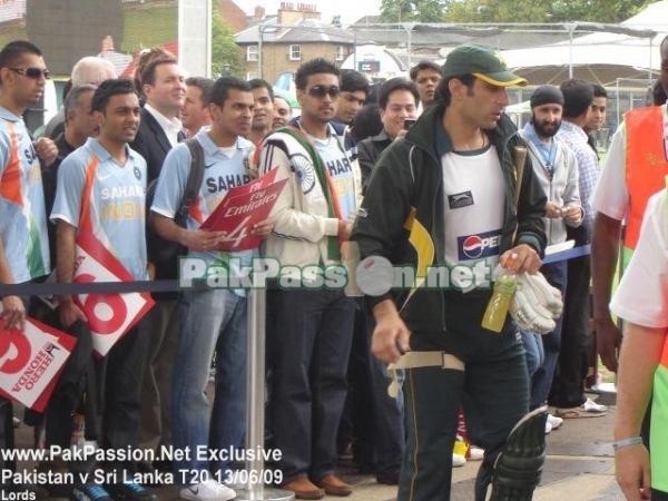 Misbah ul Haq is all geared up for a practice session