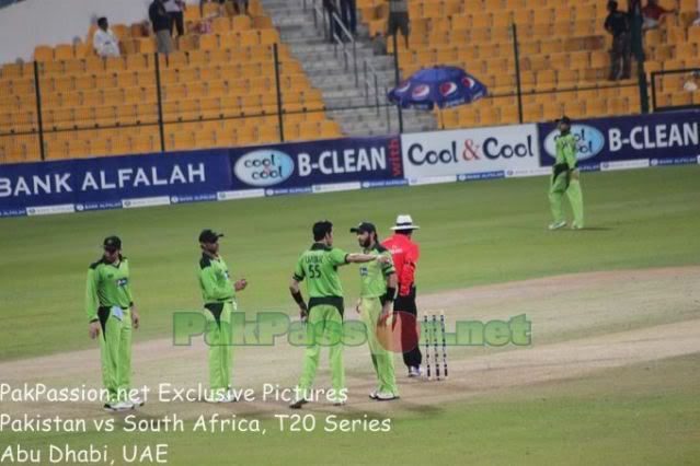 Misbah Ul Haq, Shoaib Akhtar and Umar Gul with Shahid Afridi