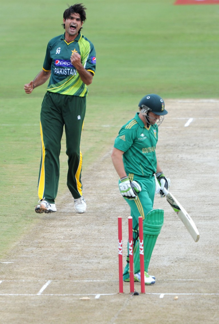 Mohammad Irfan celebrates AB de Villiers' wicket