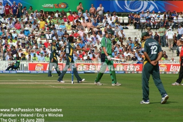 Mohammed Amir walks back to bowl another delivery
