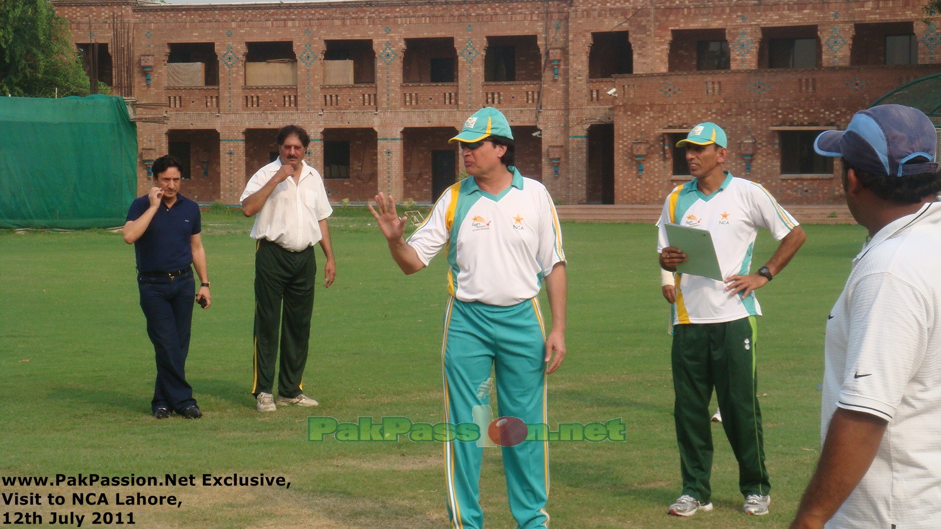 Mohsin Hasan Khan and Sarfraz Nawaz with Abdul Qadir