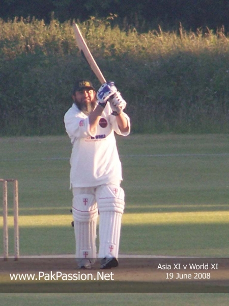 Mushtaq Ahmed plays an aerial shot