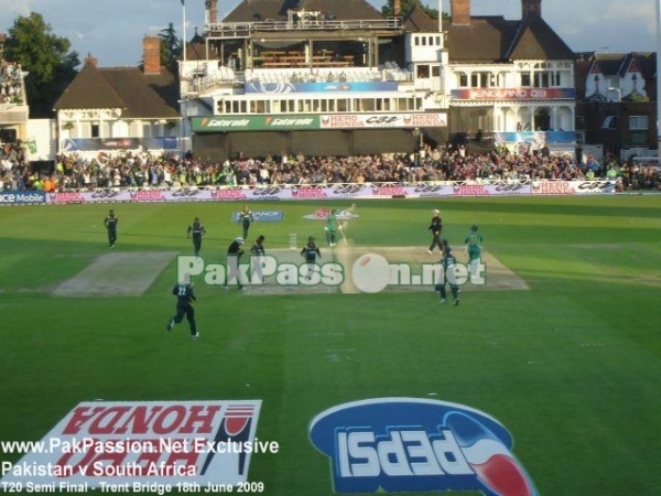 Pakistan celebrate the fall of a South African wicket