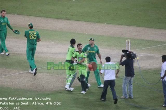 Pakistan Celebrate Win