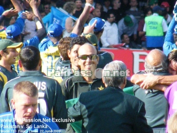 Pakistan celebrating T20 Final victory