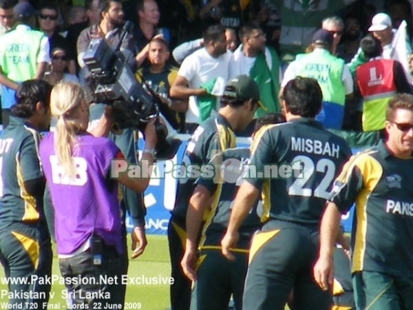 Pakistan celebrating T20 Final victory