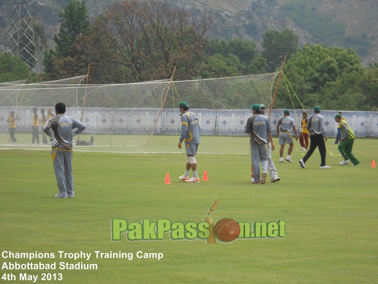 Pakistan players doing fielding drills