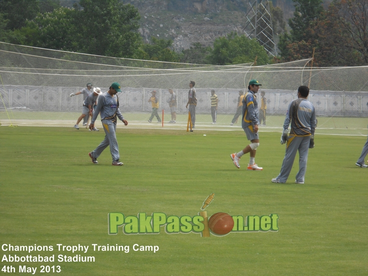 Pakistan players doing fielding drills