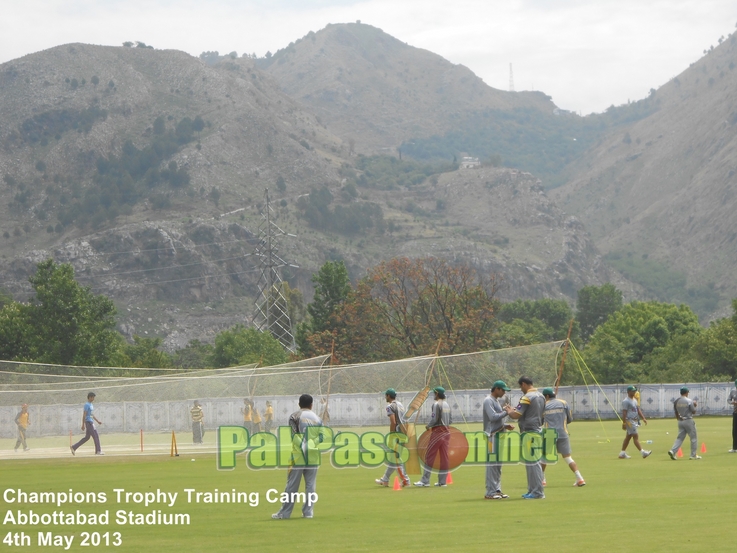 Pakistan players doing fielding drills