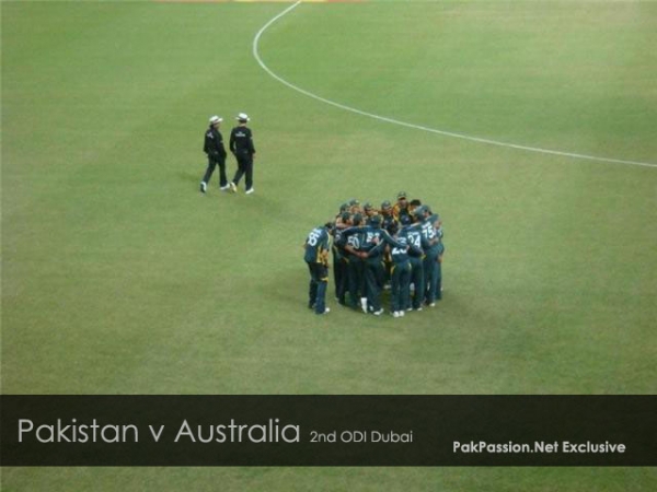 Pakistan players in a huddle