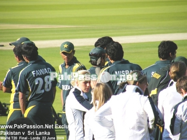 Pakistan players wait in line to receive their medal