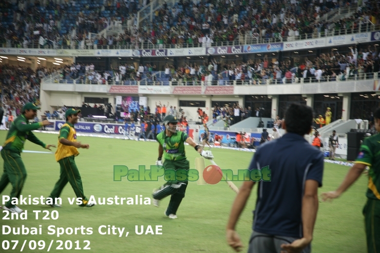 Pakistan team celebrating after the victory