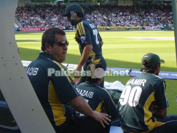 Pakistan team in the dugout