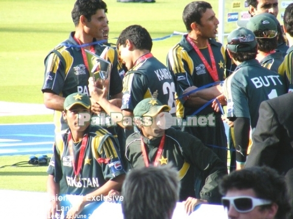 Pakistan team in the post match presentation of the 2009 T20 World Cup