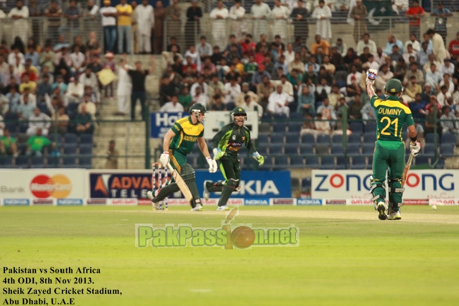 Pakistan VS South Afirca - 4th ODI - Dubai - 8th November 2013