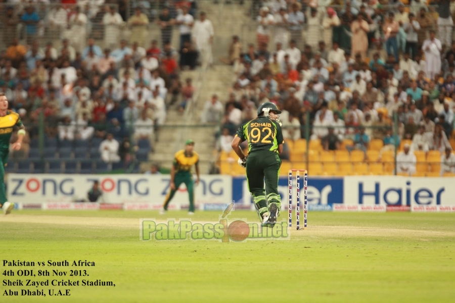 Pakistan VS South Afirca - 4th ODI - Dubai - 8th November 2013