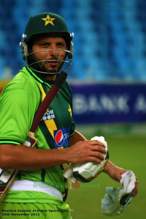 Pakistan vs Sri Lanka | 3rd ODI | Dubai | 18/11/11 | Pre-Match Practice Pic