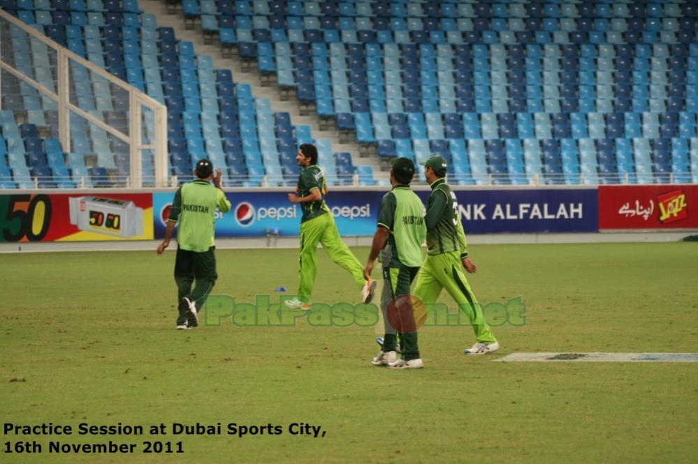 Pakistan vs Sri Lanka | 3rd ODI | Dubai | 18/11/11 | Pre-Match Practice Pic