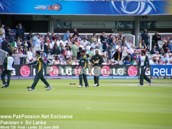 Pakistan warming up at Lord's