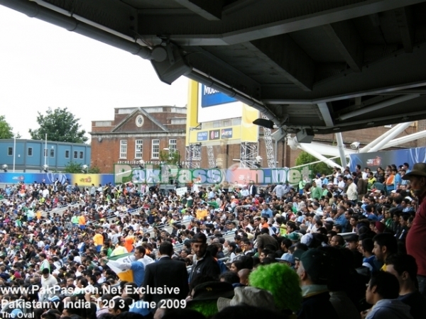 Pakistani and Indian supporters at The Oval