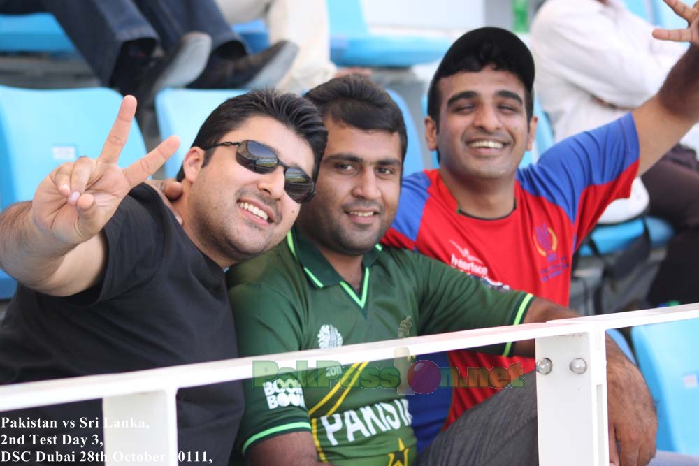 Pakistani fans at Dubai (DSC)