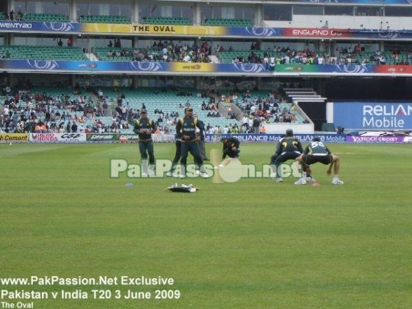 Pakistani players warm up