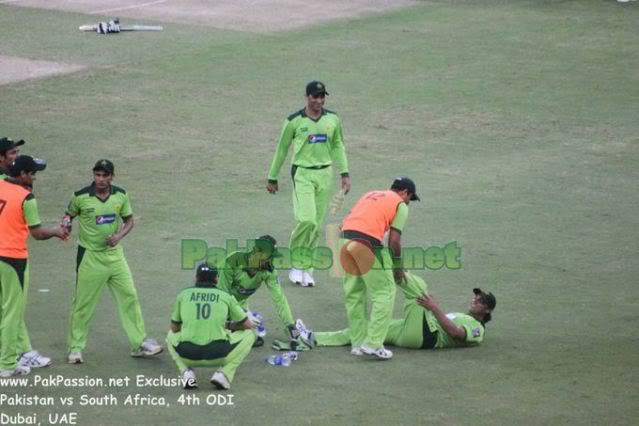 Pakistani Players Warming Up