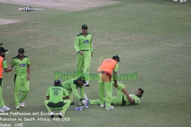 Pakistani Players Warming Up