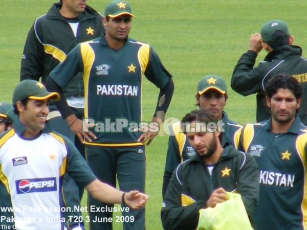 Pakistani players warmup