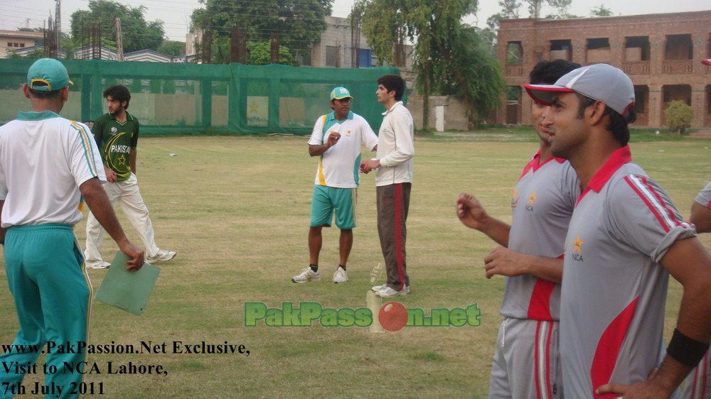 Rameez Raja &amp; Azhar Ali having a conversation