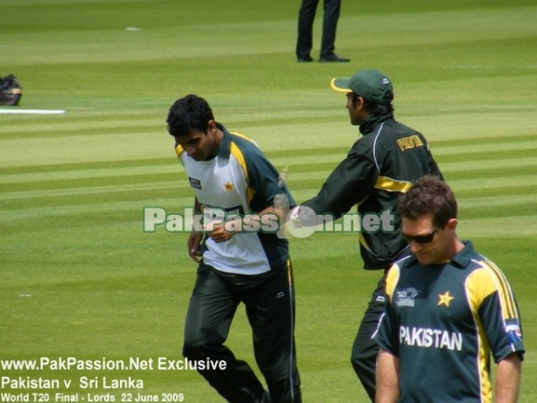 Rao Iftikhar and Shoaib Malik warm-up