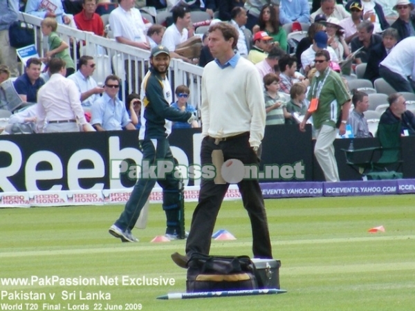 Shahid Afridi and Mike Atherton