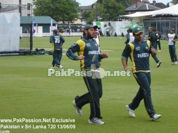 Shahid Afridi and Salman Butt warming up at Lords