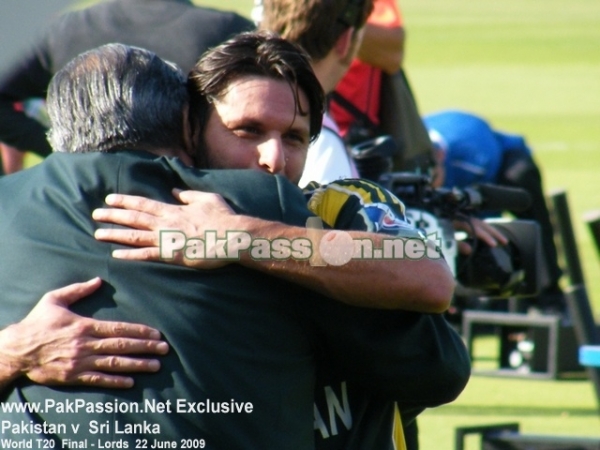 Shahid Afridi celebrates