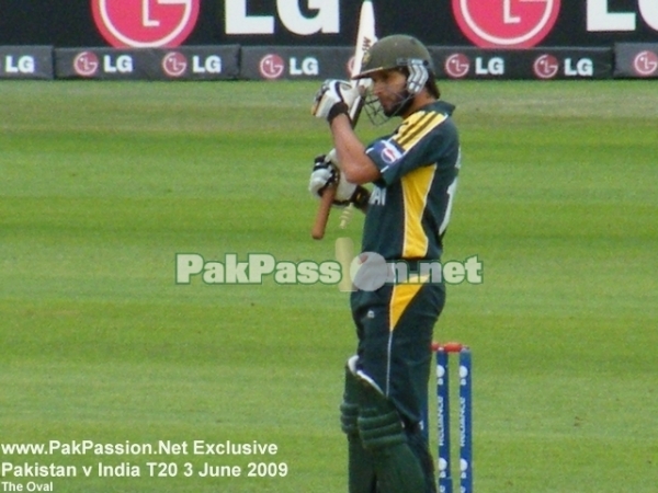 Shahid Afridi gets ready to face the next ball