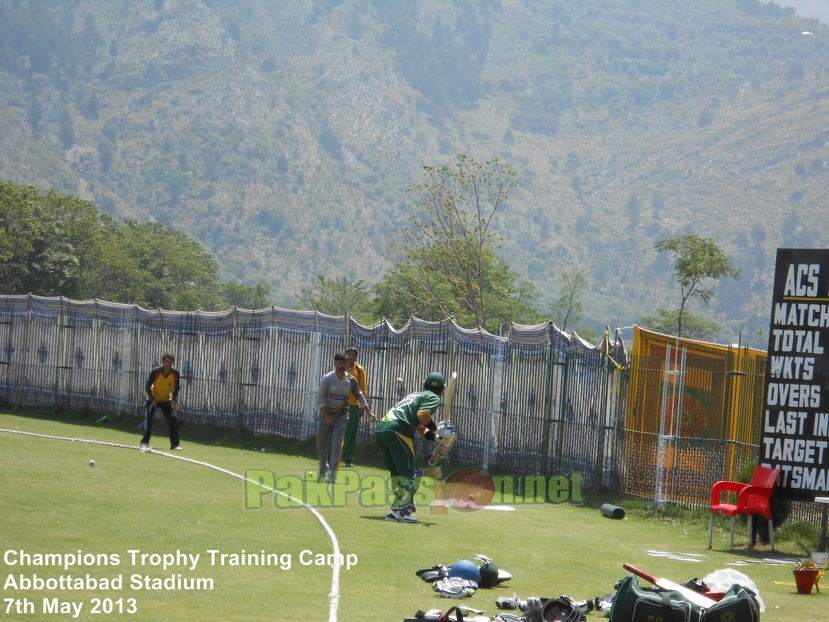 Shahid Aslam conducting fielding drills